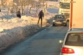 Blokiran saobraćaj kod Banjaluke: Totalni kolaps zbog udesa