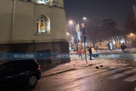 Snijeg sa krova GU Banjaluka pao na dijete, odveli ga u Hitnu (FOTO)