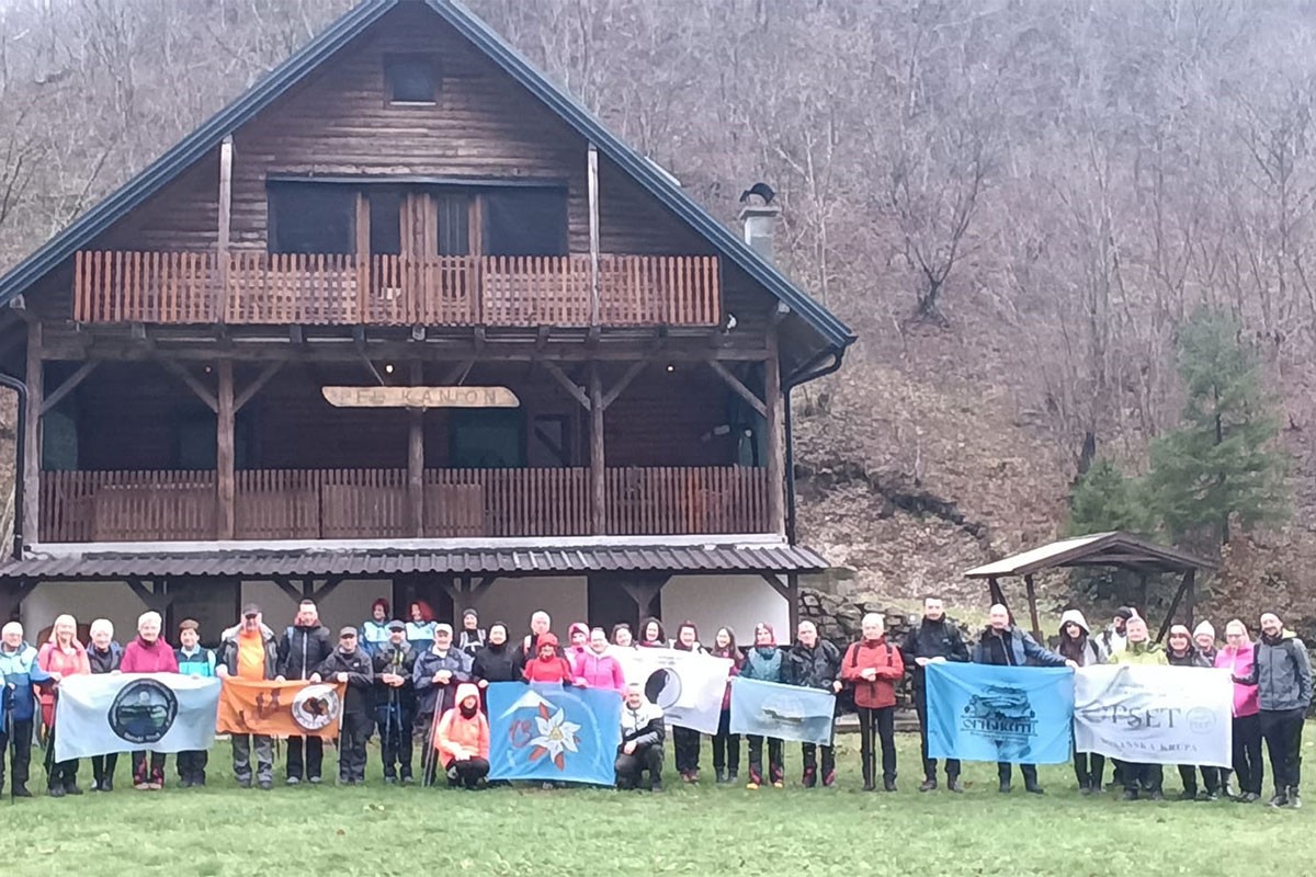 Loše vrijeme nije spriječilo druženje planinara bez predrasuda