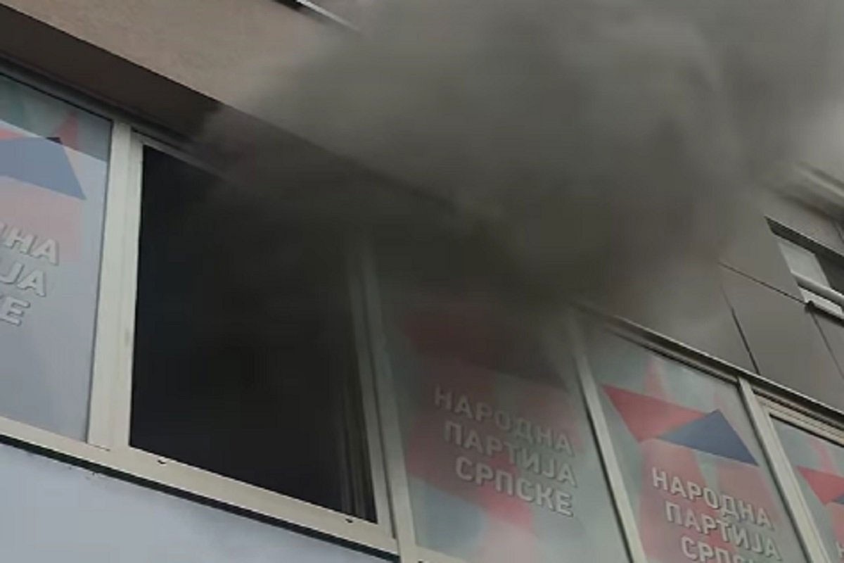 Požar u Prijedoru, gorjele stranačke prostorije (VIDEO)