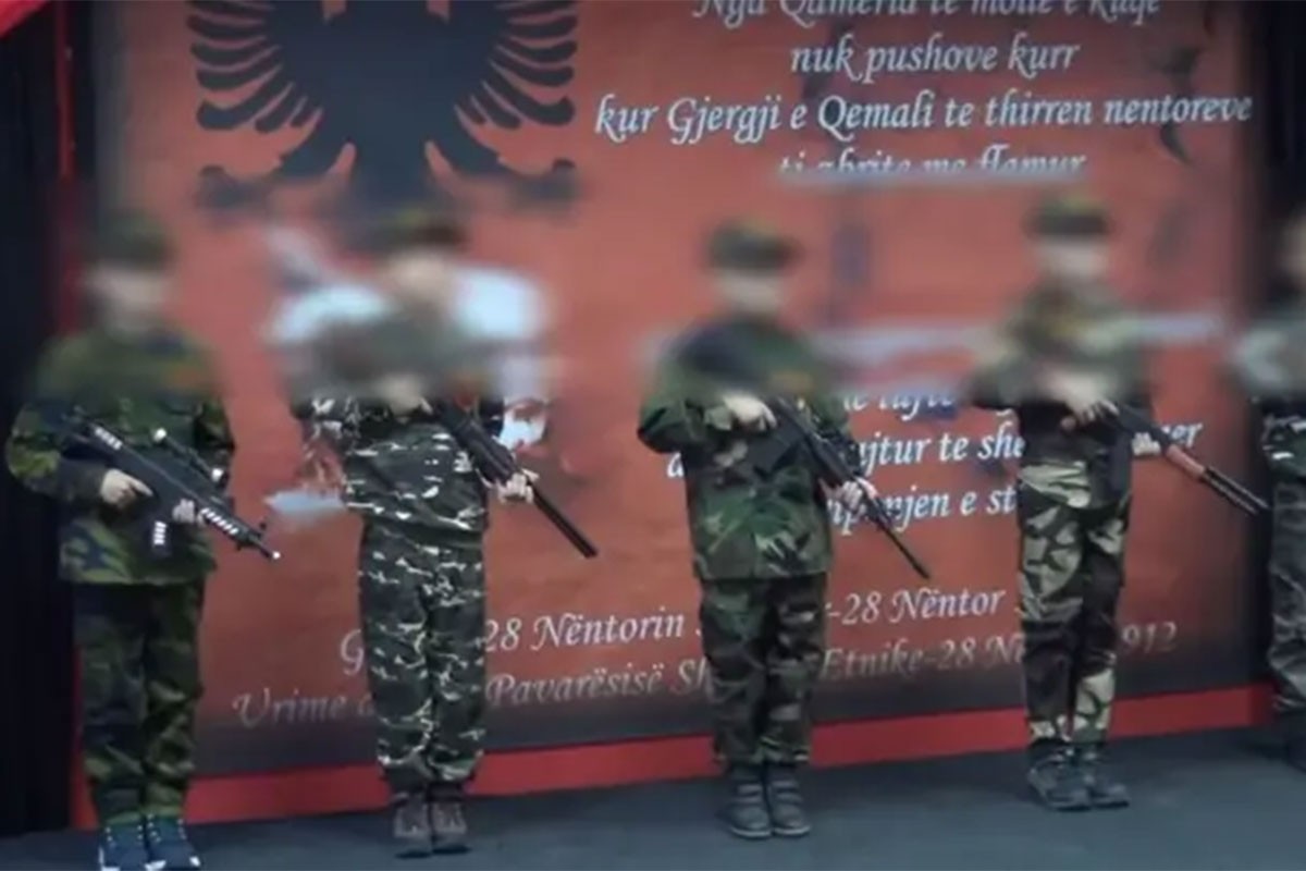 Inspektori ulaze u školu: Đaci nosili uniforme OVK