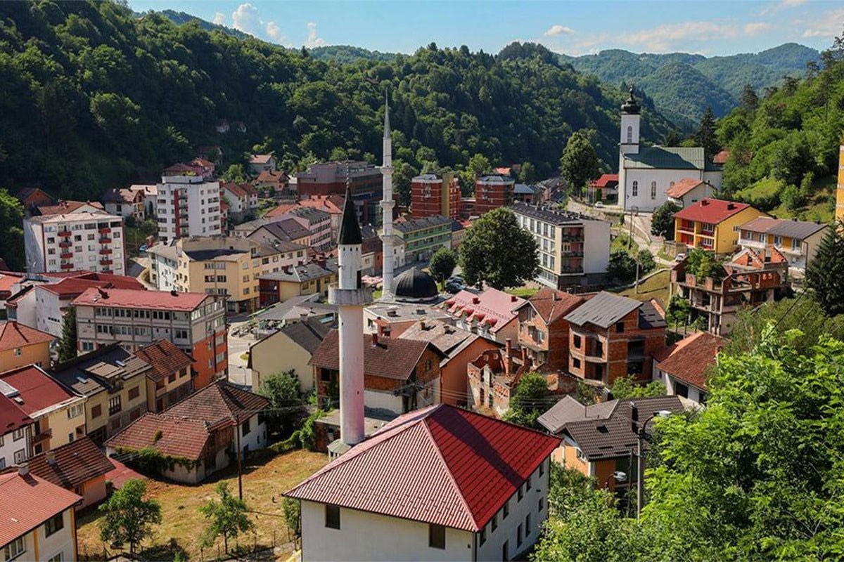 Otkriveno ko je dva puta lažno dojavio da je postavljena bomba u školi