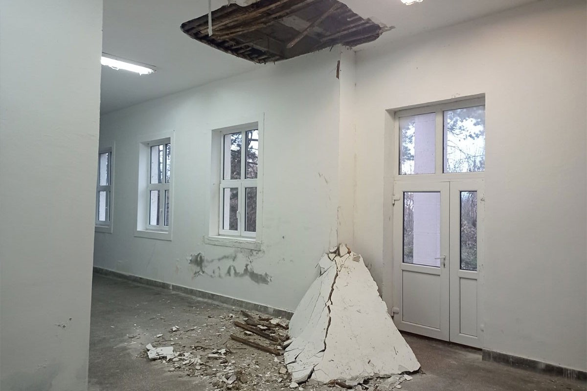 Pao dio plafona Željezničke stanice u Ćupriji