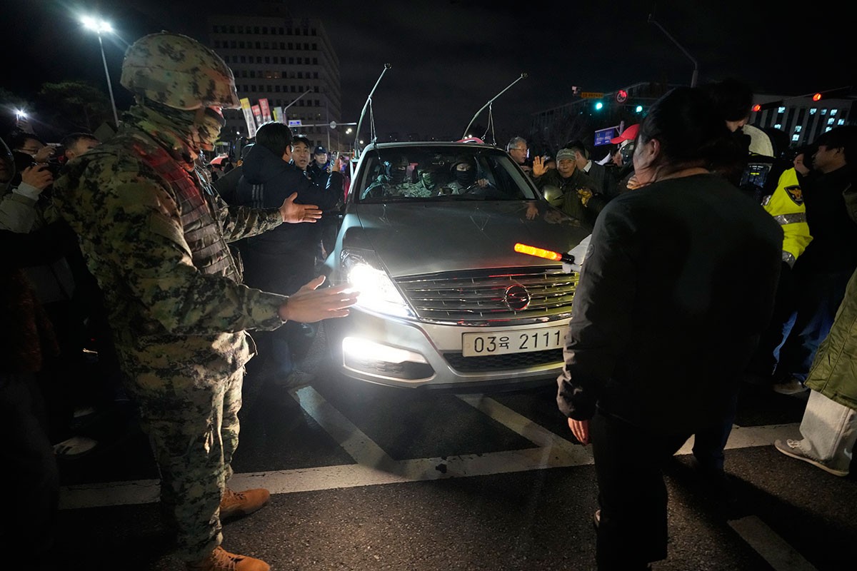 Dramatično na ulicama Seula, parlament blokirao ratno stanje (FOTO, VIDEO)