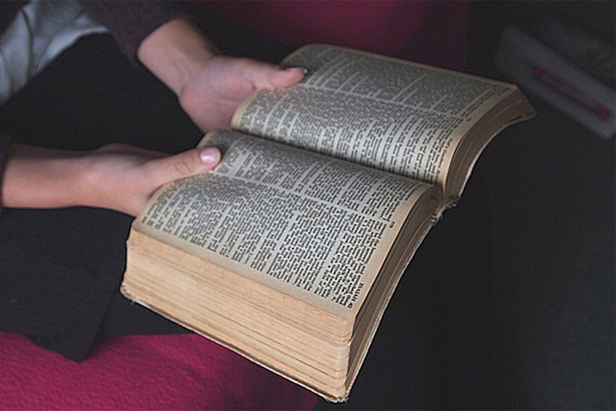 Roditelji zakopanih beba u pritvoru čitaju Bibliju i mole se