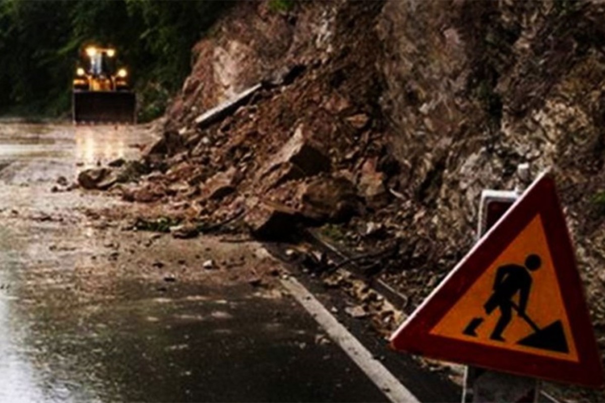 Oprez: Klizišta, magla i radovi na putevima
