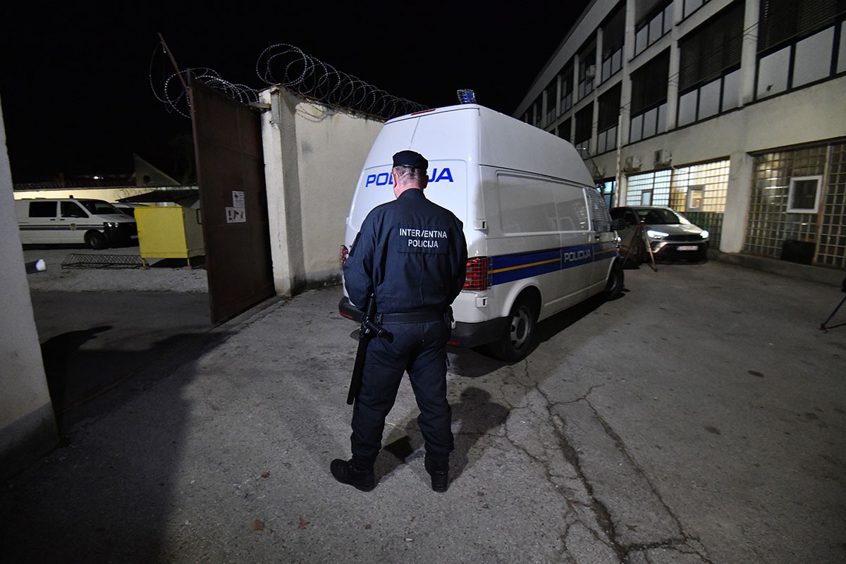 Roditelji mrtvih beba u zatvoru, otac negira da su članovi sekte