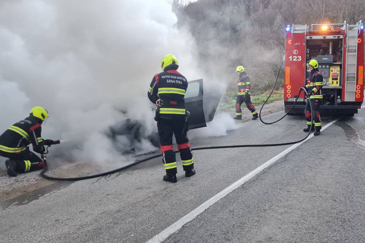 Gorio automobil kod Banjaluke (VIDEO)