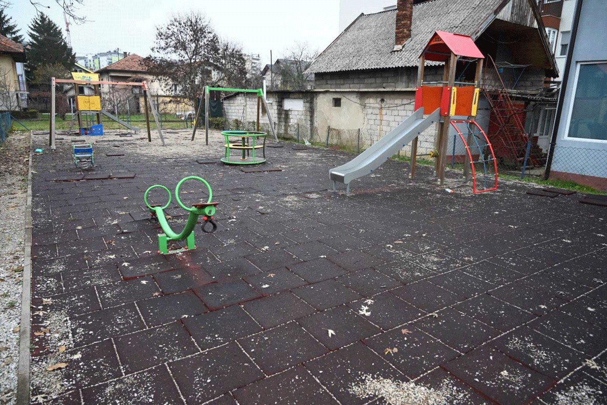 Pseći izmet tjera djecu s igrališta u Banjaluci