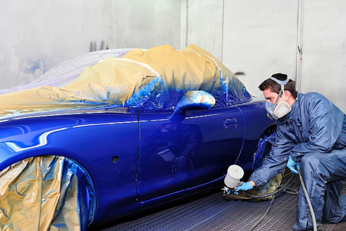 230 sati trajalo farbanje ovog automobila