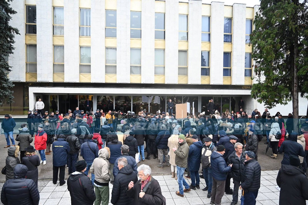 Građani se razišli, Stanivuković i Petrović ušli u parlament Srpske (VIDEO)