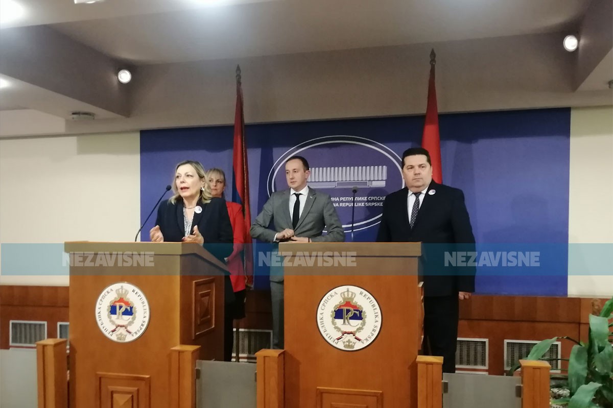 Nije odobreno obraćanje gradonačelnika u sali NSRS, Stanivuković se poprskao dezodoransom