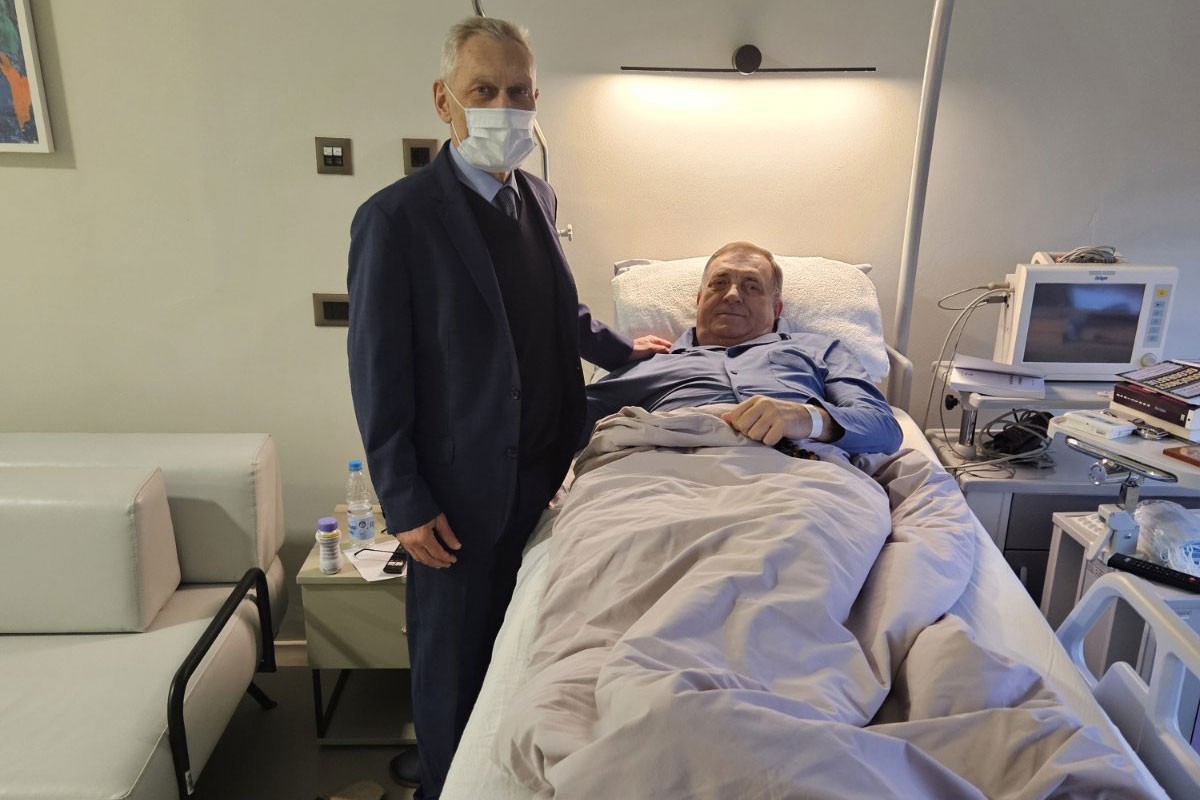 Ambasador Rusije posjetio Dodika u bolnici i prenio mu pozdrave Putina i Lavrova