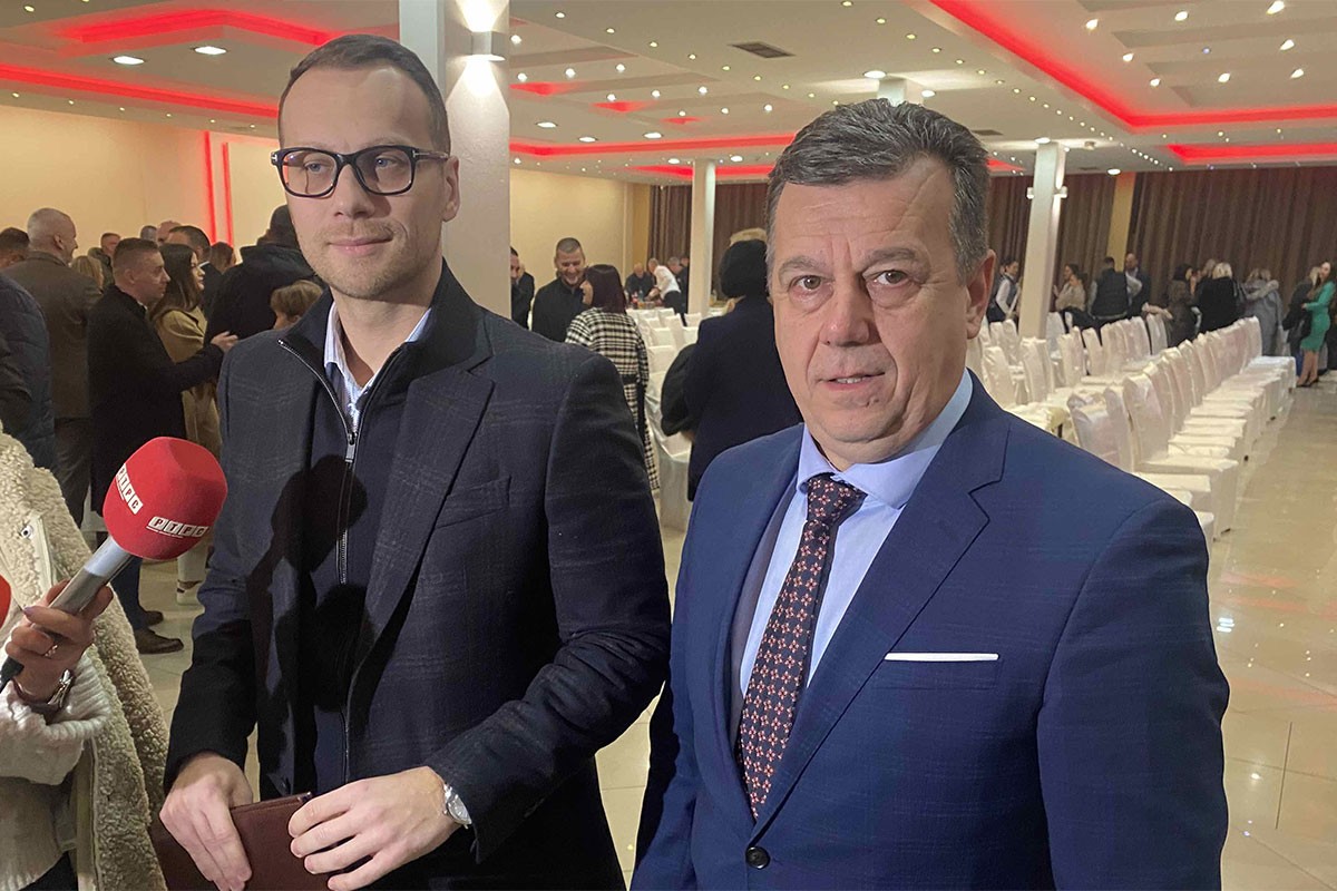 Više od 200 članova Demos-a u Bijeljini pristupilo SNSD-u