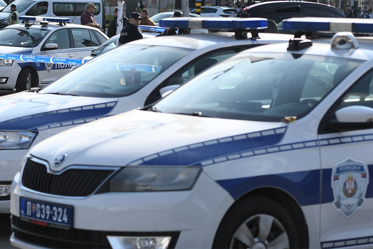 Djevojka ranjena nožem ispred restorana u Srbiji