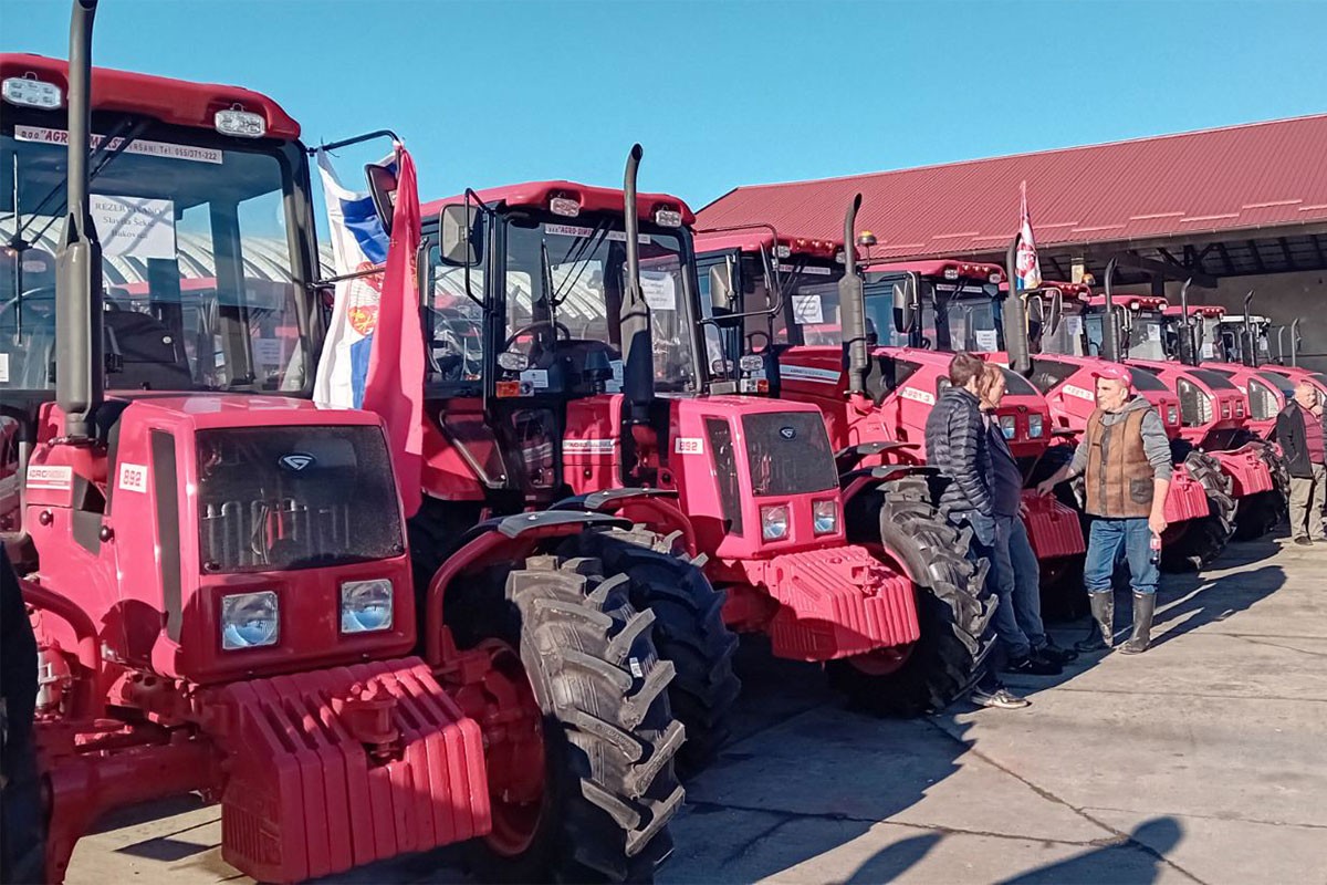 Traktori "belarus" za 48 poljoprivrednika