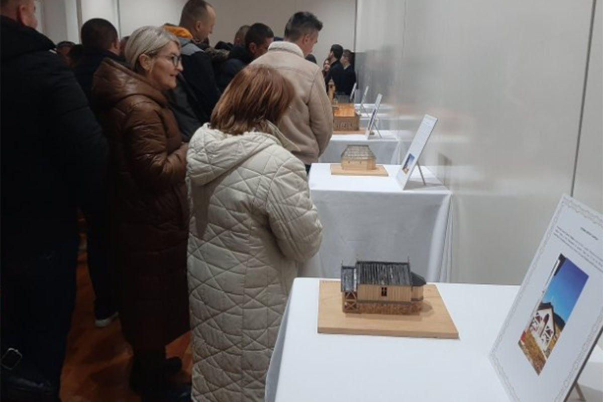Foča: Izložba "Od drveta do duhovnosti"