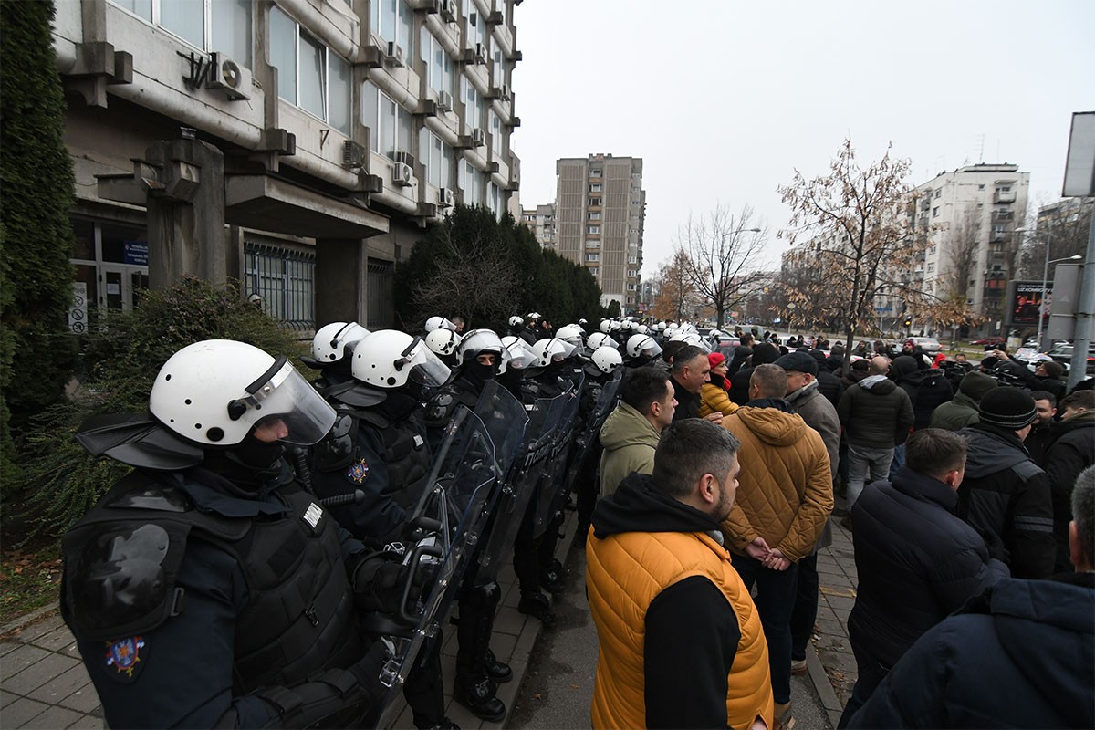 Dačić: Policajci besni jer ih na protestima maltretiraju