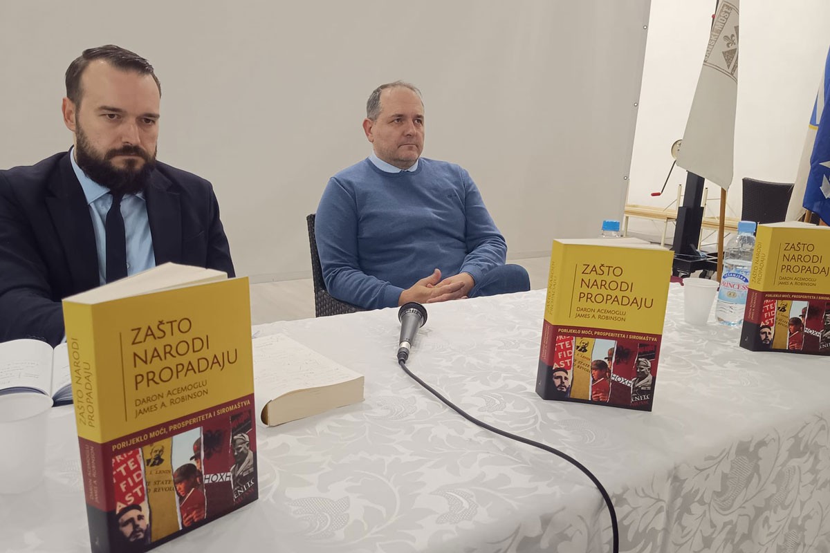 Promovisana knjiga "Zašto narodi propadaju"