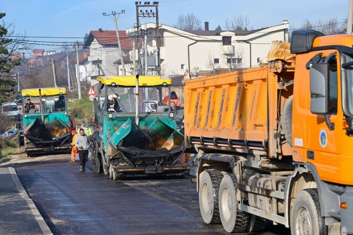 Asfaltirano više putnih pravaca u Banjaluci