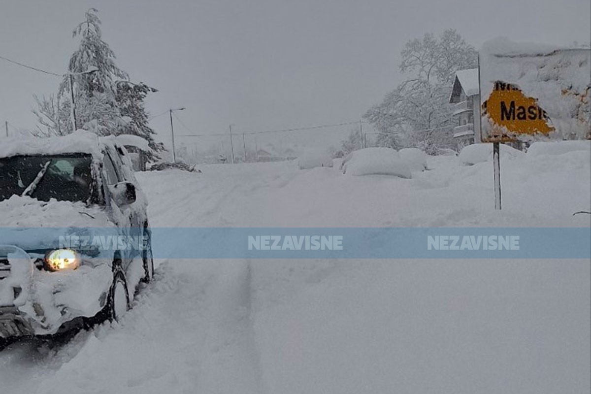 Proglašeno stanje elementarne nepogode u Kotor Varošu, palo više od metar snijega