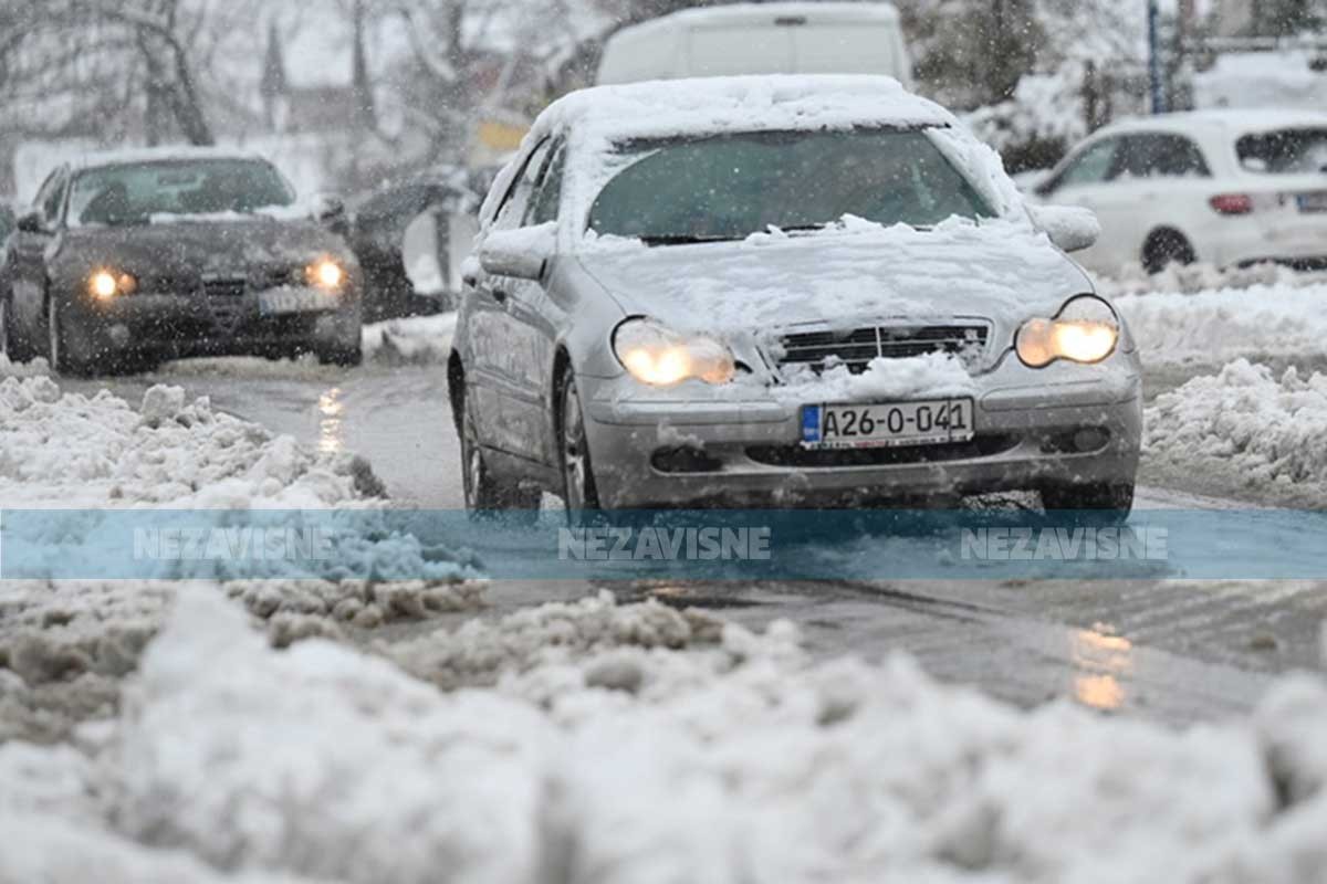 Jezero traži pomoć, stariji sugrađani odsječeni od svijeta