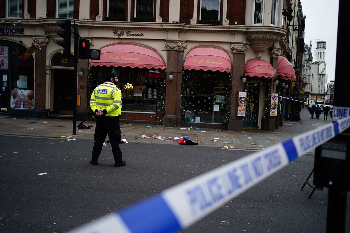 Automobilom uletio među pješake u Londonu, jedna osoba se bori za život