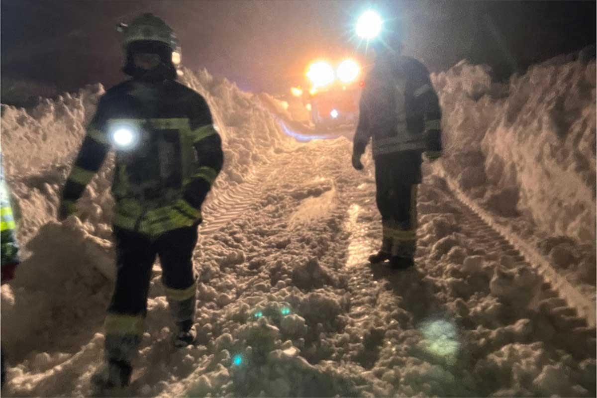 Iz snježne oluje u Lici spaseno 48 ljudi, objavljeni dramatični snimci (VIDEO)