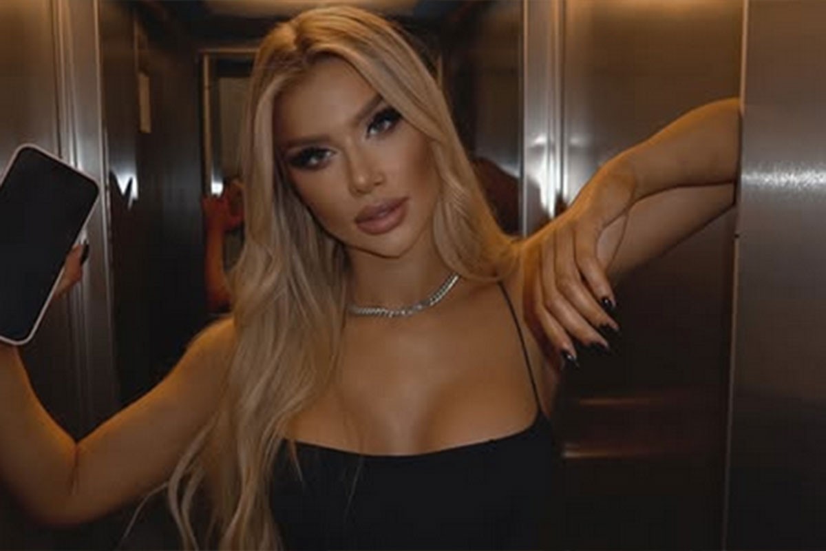 Atraktivna Ivana Nikolić se fotografisala u toplesu (FOTO)