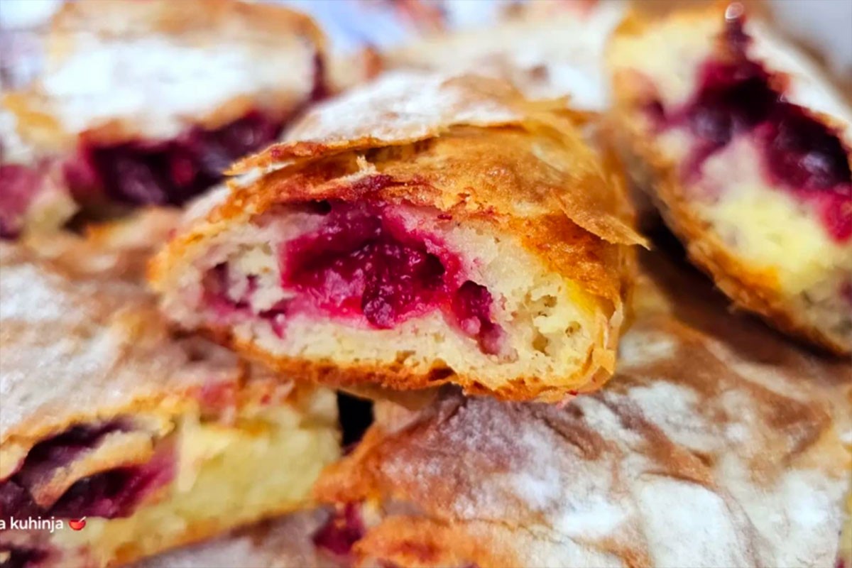 Sočna pita sa grizom i višnjama (VIDEO)
