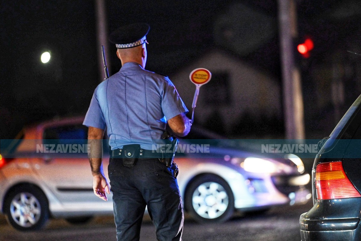 Zbog saobraćaja policajca brutalno tukli pred djetetom, završio u bolnici
