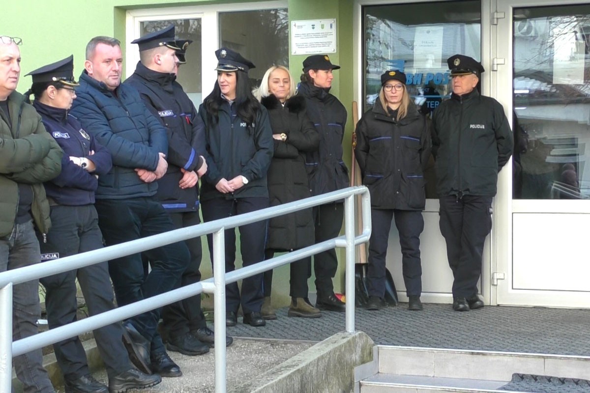 Policija u dvosatnom štrajku upozorenja