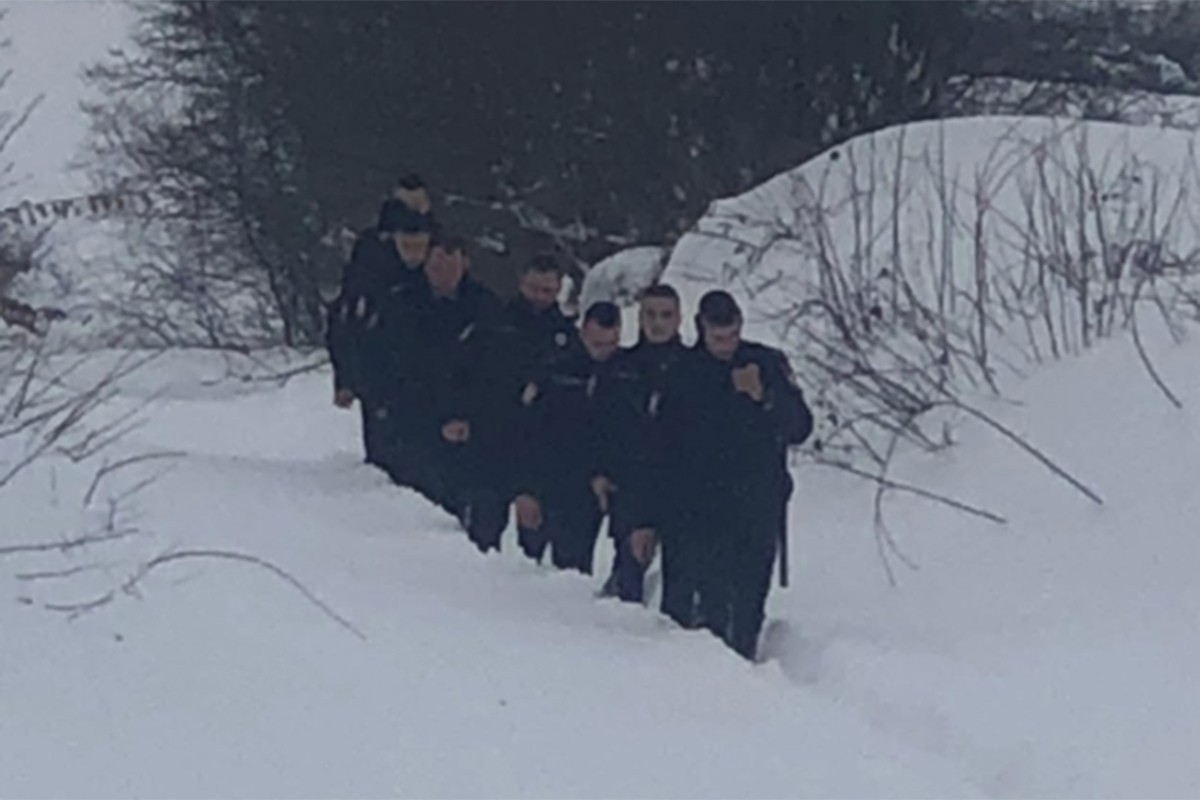 Policajci iz Mrkonjić Grada pješačili dva kilometra do zavijanog starca (FOTO)