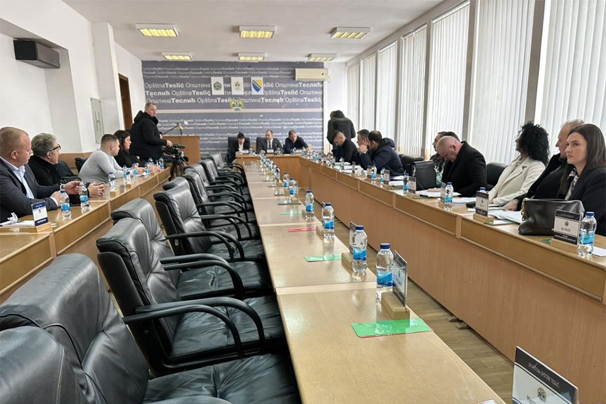 Nije održana Skupština opštine Teslić, bez decembarske plate ostaje 450 radnika