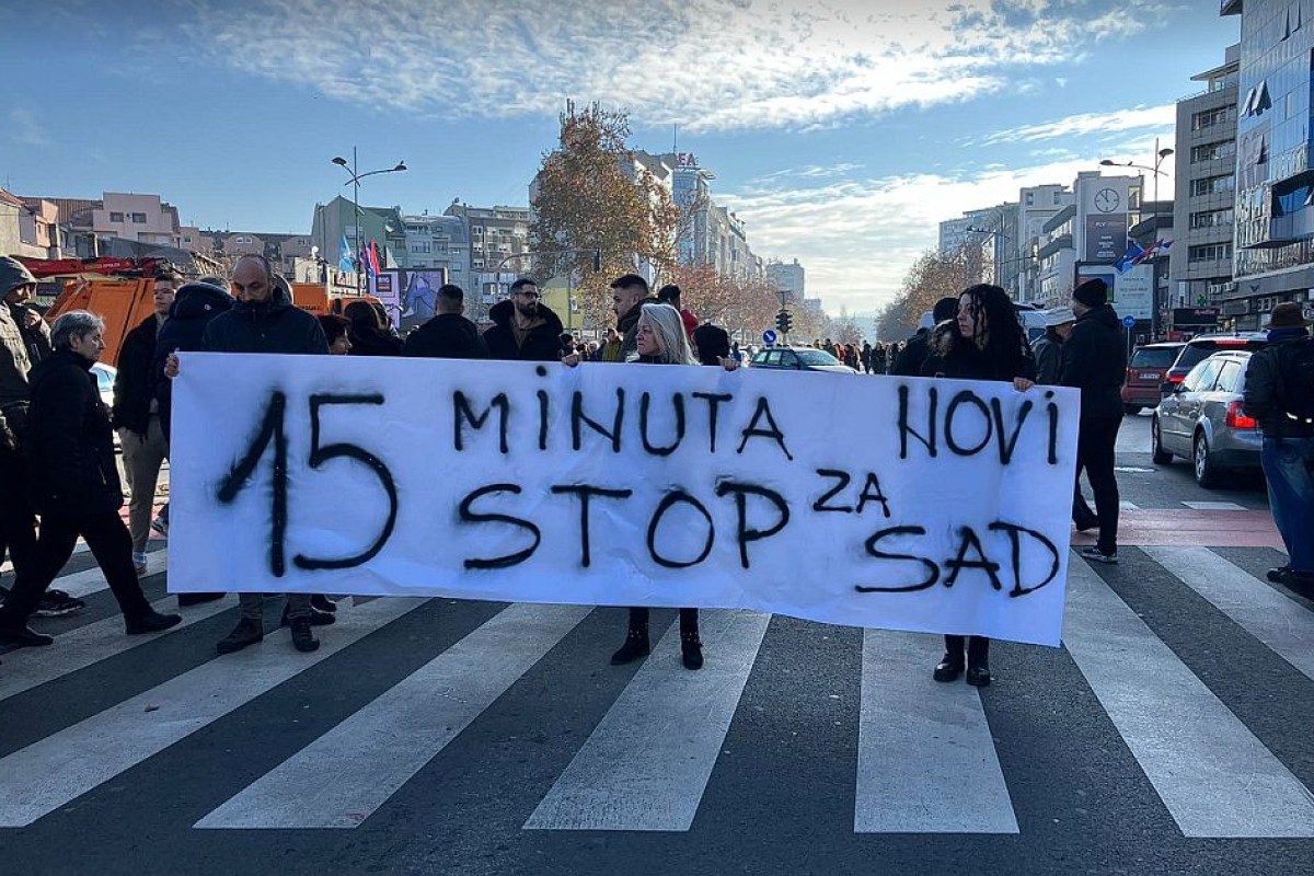 Novi Sad ponovo stao na 15 minuta, protestu se pridružili novinari (VIDEO)