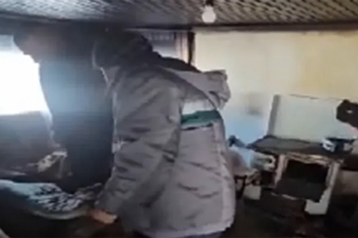 Majka koja je dane provela kraj mrtvog sina u Kneževu smještena u starački dom