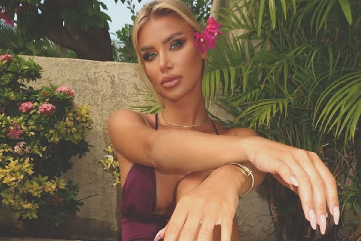 Bivša Uraganka objavila fotku u toplesu (FOTO)