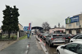 Ogromne gužve na granici u Gradišci (VIDEO, FOTO)