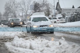 Ovaj trik olakšava da se vozilo zagrije za 10 minuta
