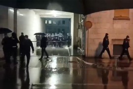 Policajcima ispred zgrade Vlade Crne Gore uzvikivali: "Gdje ste bili 1. januara"