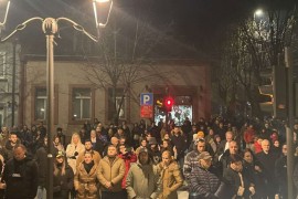 Protest na Cetinju: Građani odali počast stradalima, traže ostavku ...