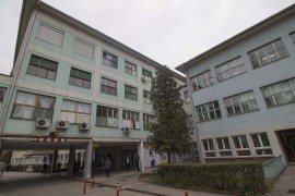 Prijetio plinskim pištoljem čuvaru bolnice, pa se sukobio s ...