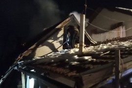 Banjalučki vatrogasci gasili požar na kući i spasavali mačku