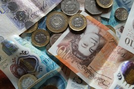 Funta najslabija u odnosu na dolar za posljednjih 14 mjeseci