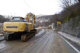 Zbog opasnosti od odrona i dalje obustavljen saobraćaj