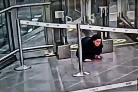 Filmska scena na aerodromu "Nikola Tesla": Žena bez karte i dokumenata ...