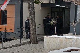 Prištinska policija zatvorila 35 srpskih institucija na Kosovu