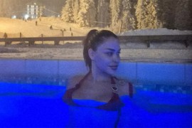 Aleksandra Mladenović u kupaćem na debelom minusu