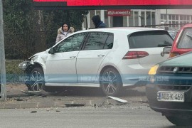 Vozač povrijeđen u udesu kod banjalučke Gimnazije