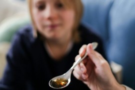Napravite domaći sirup protiv kašlja, potrebno je samo pet sastojaka